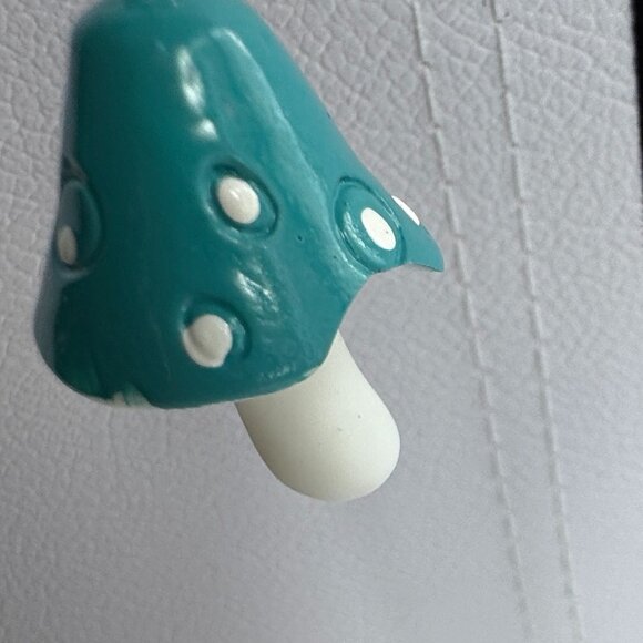 Novelty Pierced Earrings Blue and White Mushroom Plastic *read* - Picture 5 of 5